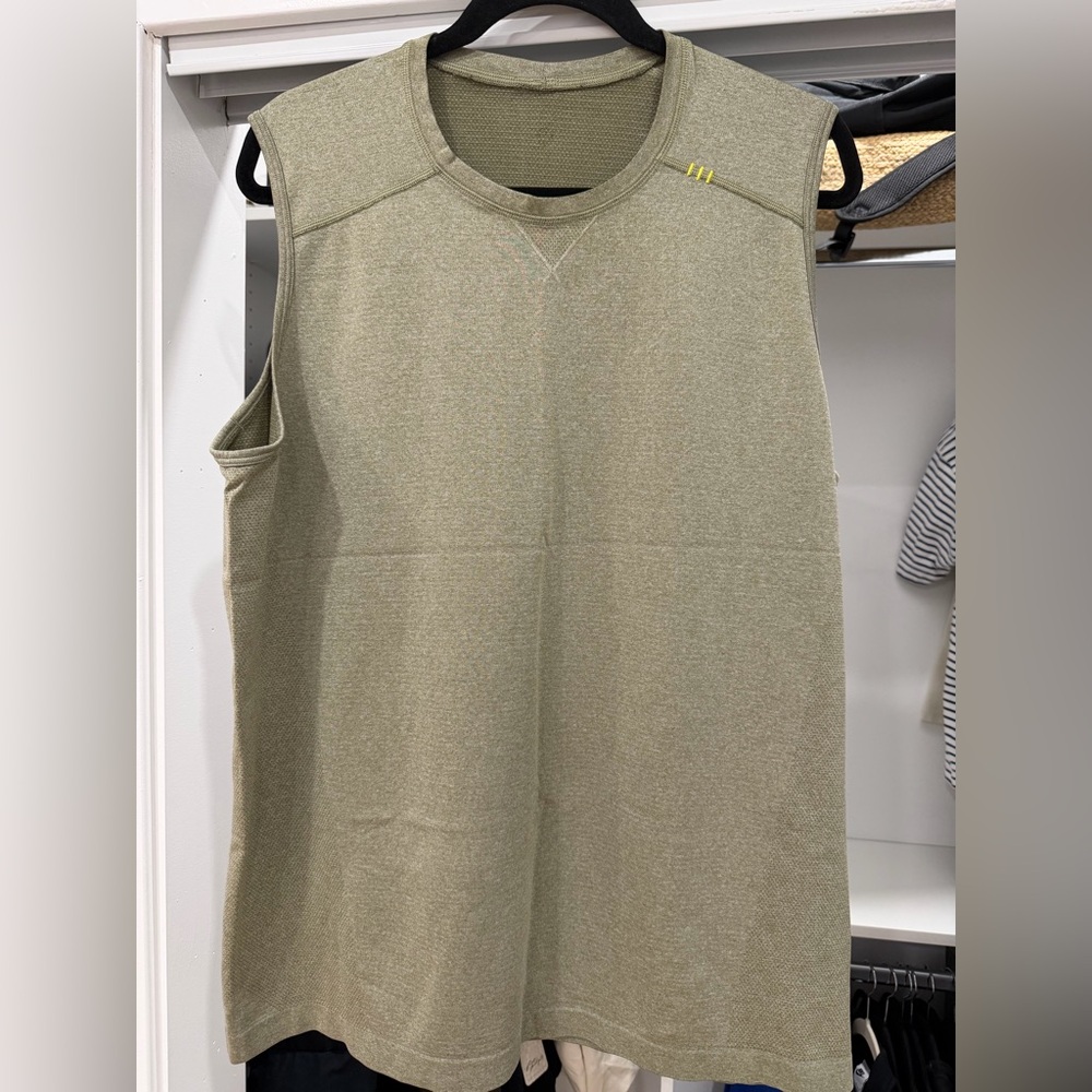 Lululemon Athletica Khaki Muscle Tee Men's Size XL